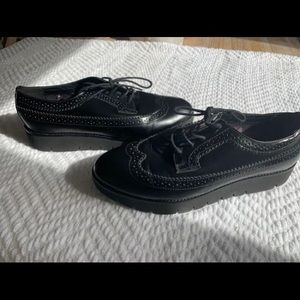 Black leather women’s shoes made in Italy size 8
